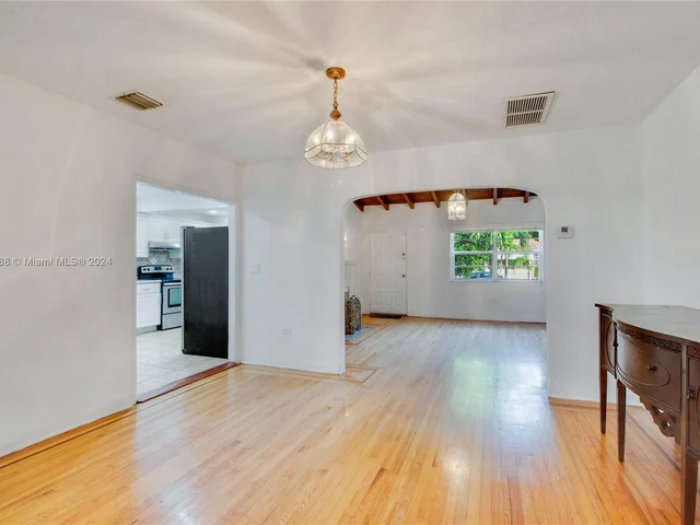 1650 SW 21st St, Miami FL 33145