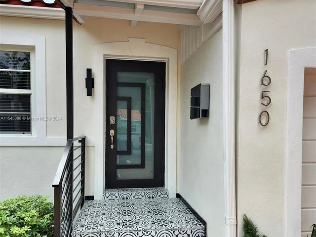 1650 SW 21st St, Miami FL 33145