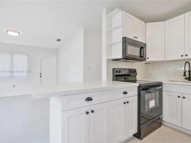 490 NE 141st St # 492, North Miami FL 33161