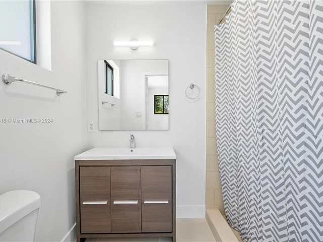 490 NE 141st St # 492, North Miami FL 33161