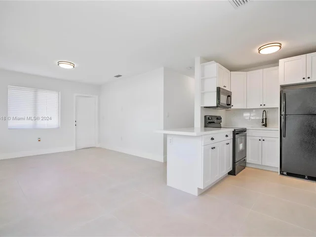 490 NE 141st St # 492, North Miami FL 33161