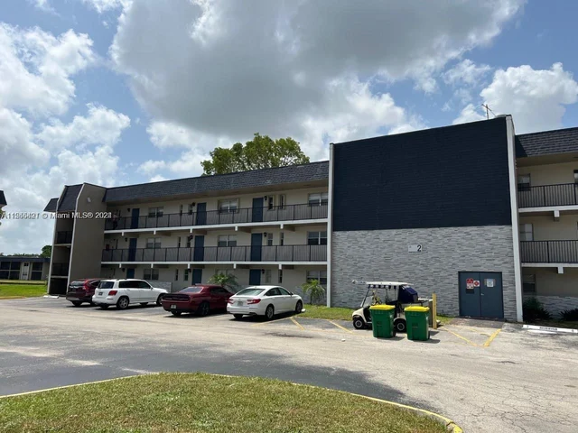 8000 Fairview Dr # 106, Tamarac FL 33321