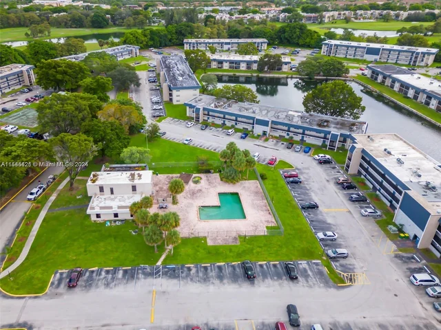 8000 Fairview Dr # 106, Tamarac FL 33321