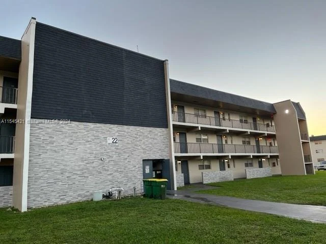 8000 Fairview Dr # 106, Tamarac FL 33321