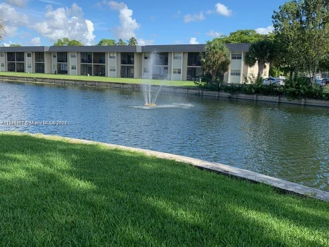 8000 Fairview Dr # 106, Tamarac FL 33321