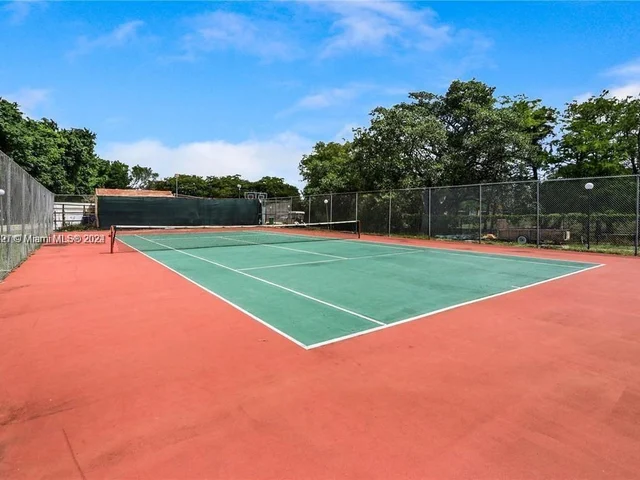 8000 Fairview Dr # 106, Tamarac FL 33321