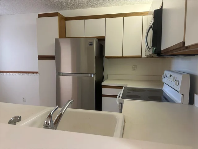 10791 NW 14th Street # 290, Plantation FL 33322