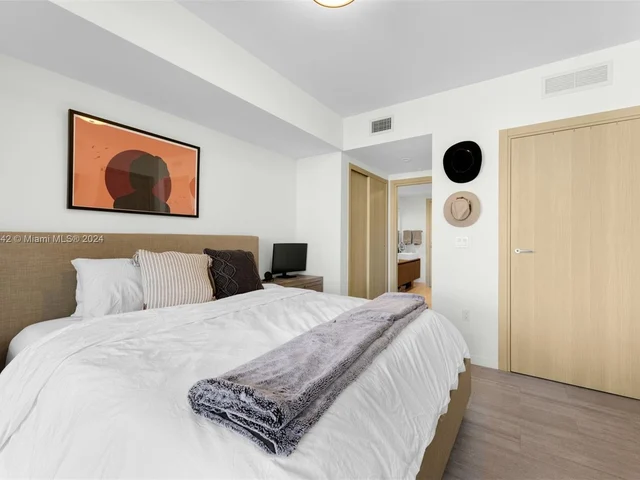 1000 Brickell Plz # 2010, Miami FL 33131