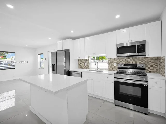 3455 NW 102nd St, Miami FL 33147