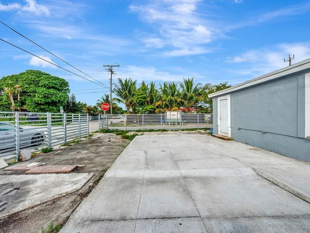 3455 NW 102nd St, Miami FL 33147