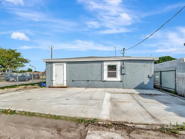 3455 NW 102nd St, Miami FL 33147