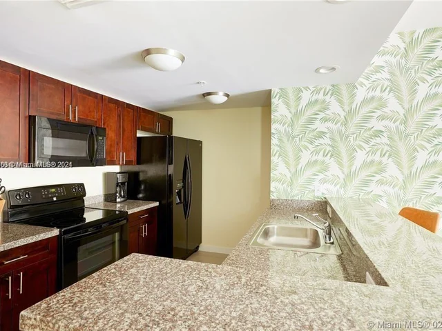 568 NE 66 St # 301, Miami FL 33138