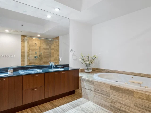 15901 Collins Ave # 2303, Sunny Isles Beach FL 33160