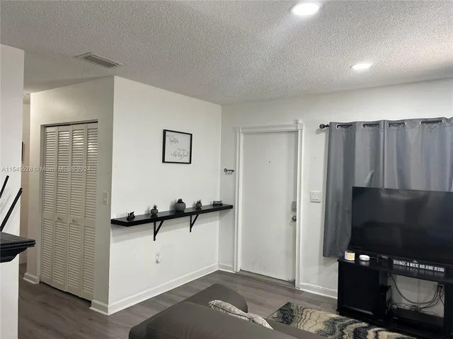 6878 NW 173rd Dr # 905, Hialeah FL 33015