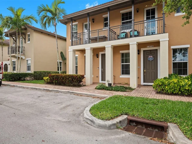 1230 SW 147th Ter, Pembroke Pines FL 33027