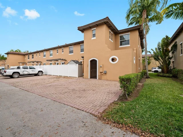 1230 SW 147th Ter, Pembroke Pines FL 33027