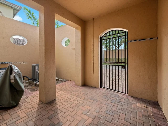 1230 SW 147th Ter, Pembroke Pines FL 33027