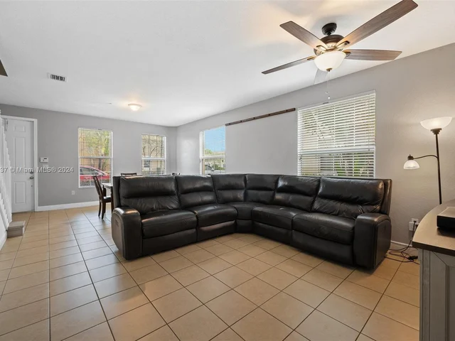 1230 SW 147th Ter, Pembroke Pines FL 33027