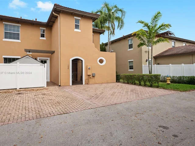 1230 SW 147th Ter, Pembroke Pines FL 33027