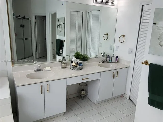 15712 SW 90th Ter, Miami FL 33196