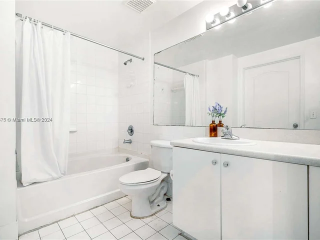 5077 NW 7th St # 1116, Miami FL 33126