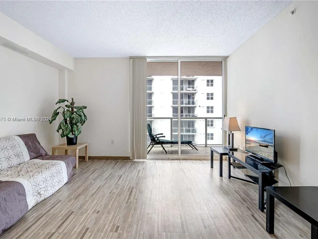 5077 NW 7th St # 1116, Miami FL 33126