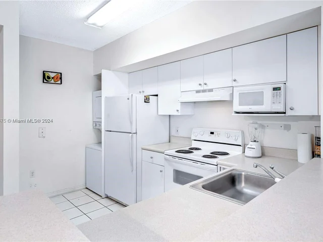 5077 NW 7th St # 1116, Miami FL 33126