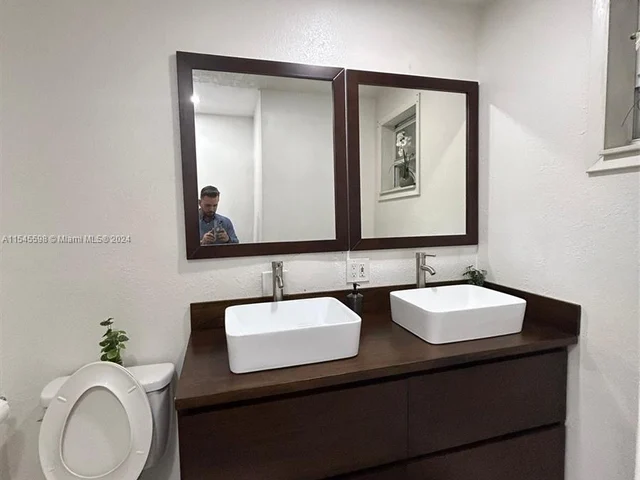 1531 35TH # 1, Oakland Park FL 33334