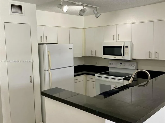 4350 NW 107 AV # 108, Doral FL 33178