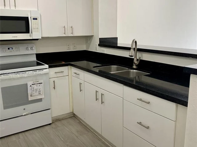 4350 NW 107 AV # 108, Doral FL 33178