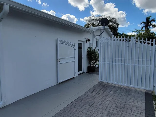 7632 SW 96th Ct # 1, Miami FL 33173