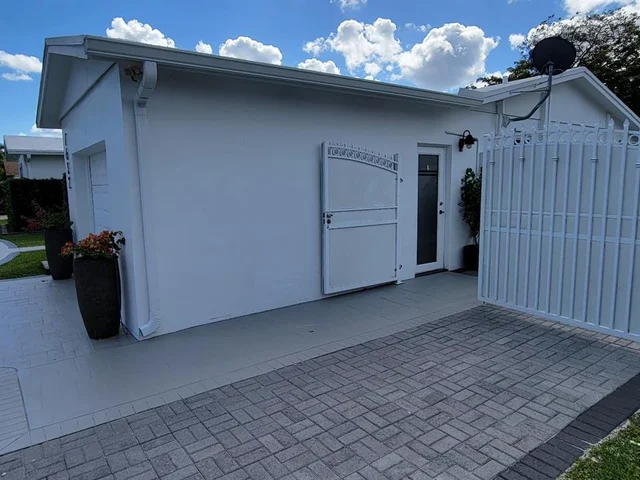 7632 SW 96th Ct # 1, Miami FL 33173