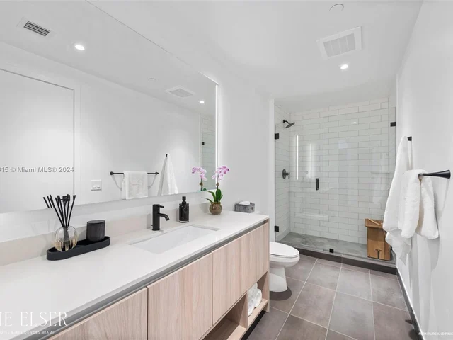 398 NE 5th St # 3901, Miami FL 33132