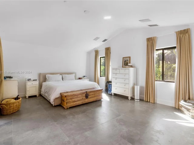 371 Isla Dorada Blvd, Coral Gables FL 33143