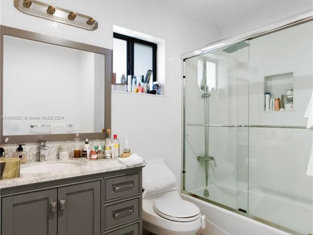 371 Isla Dorada Blvd, Coral Gables FL 33143