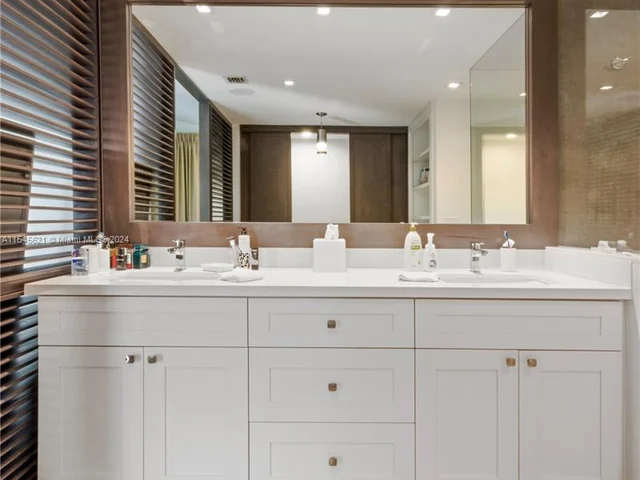 371 Isla Dorada Blvd, Coral Gables FL 33143