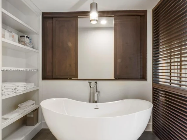 371 Isla Dorada Blvd, Coral Gables FL 33143