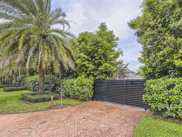 17552 E Fieldbrook Cir E, Boca Raton FL 33496