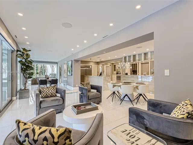 17552 E Fieldbrook Cir E, Boca Raton FL 33496