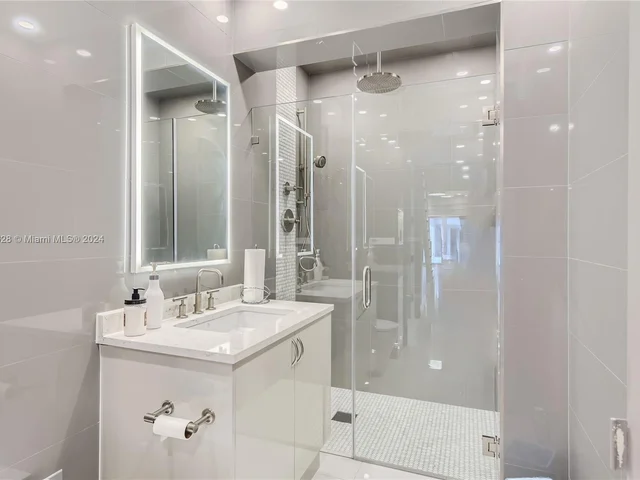 17552 E Fieldbrook Cir E, Boca Raton FL 33496