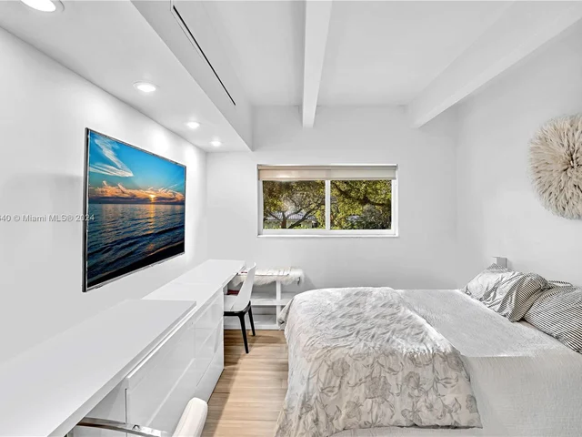 12105 NE 11th PL # 103, North Miami FL 33161