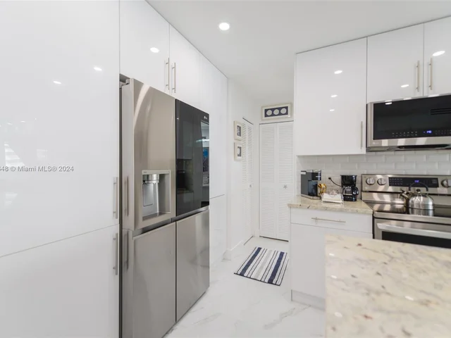 1980 S Ocean Dr # 14B, Hallandale Beach FL 33009