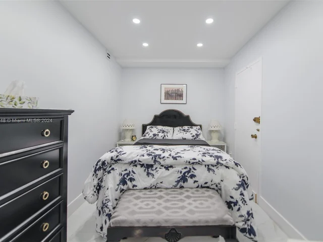 1980 S Ocean Dr # 14B, Hallandale Beach FL 33009