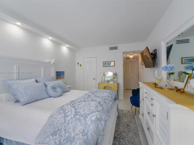 1980 S Ocean Dr # 14B, Hallandale Beach FL 33009