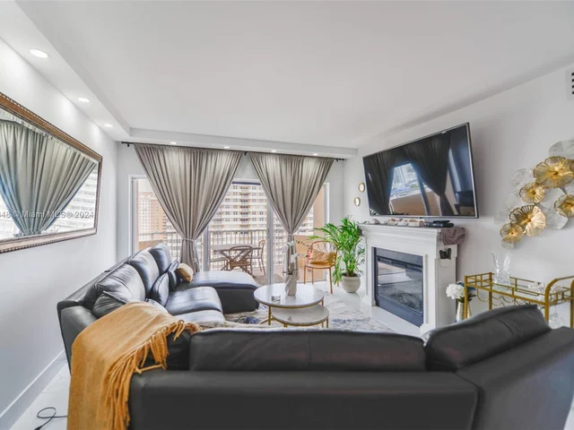 1980 S Ocean Dr # 14B, Hallandale Beach FL 33009