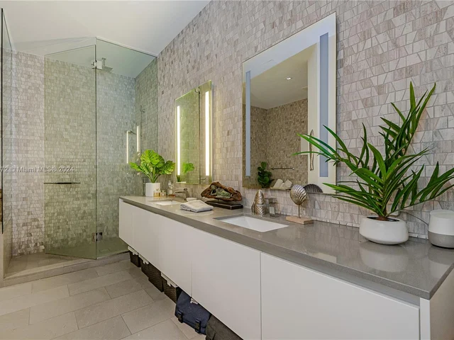 88 SW 7th St # 4107, Miami FL 33130