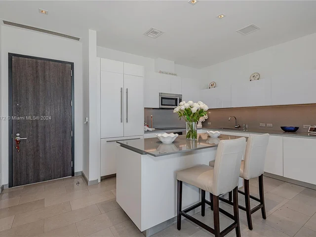 88 SW 7th St # 4107, Miami FL 33130