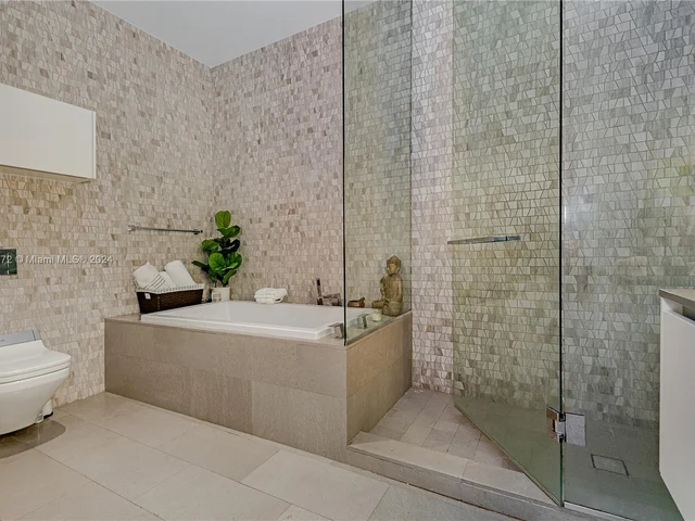 88 SW 7th St # 4107, Miami FL 33130