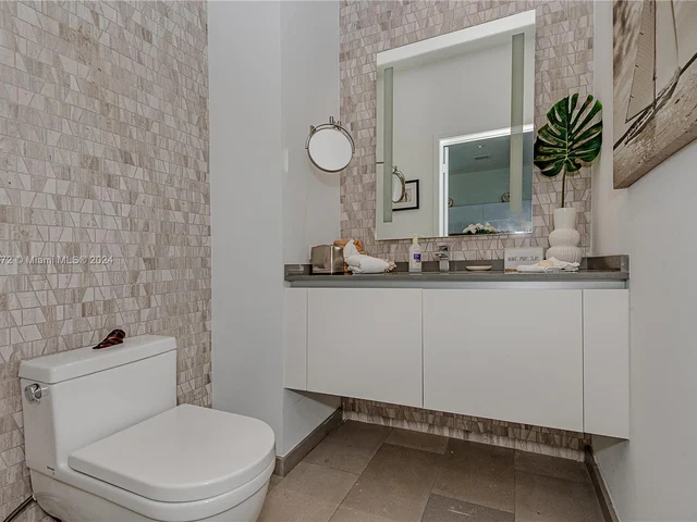 88 SW 7th St # 4107, Miami FL 33130