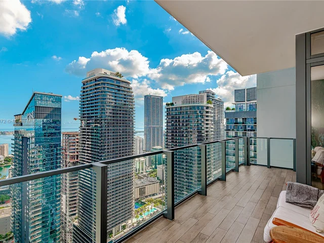 88 SW 7th St # 4107, Miami FL 33130